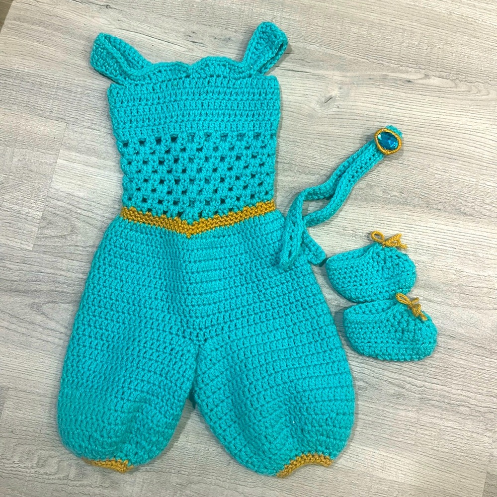 crochet Disney's 'Jasmine' inspired princess jumper with slippers